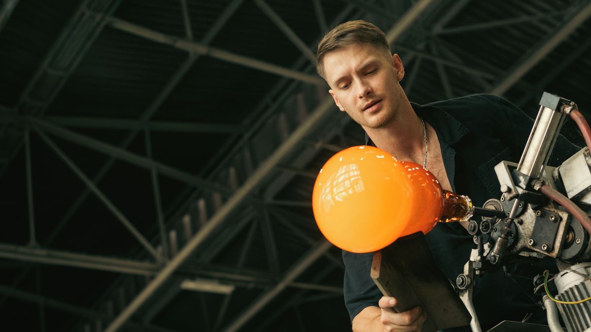 Keramik a sklář. V Karlových Varech se budou znovu vyučovat tradiční obory